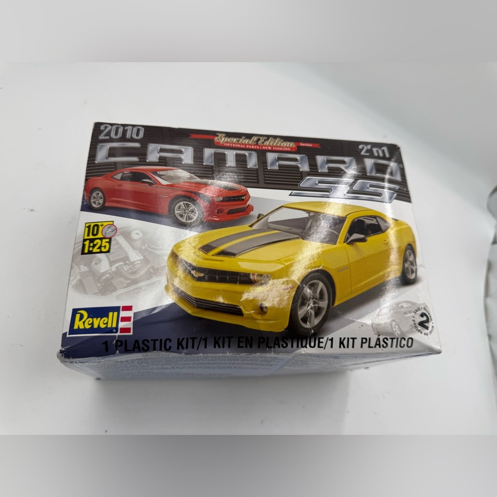 2010 Chevrolet Camaro SS 2-in-1 1/25 Model Kit – Revell – Open Box